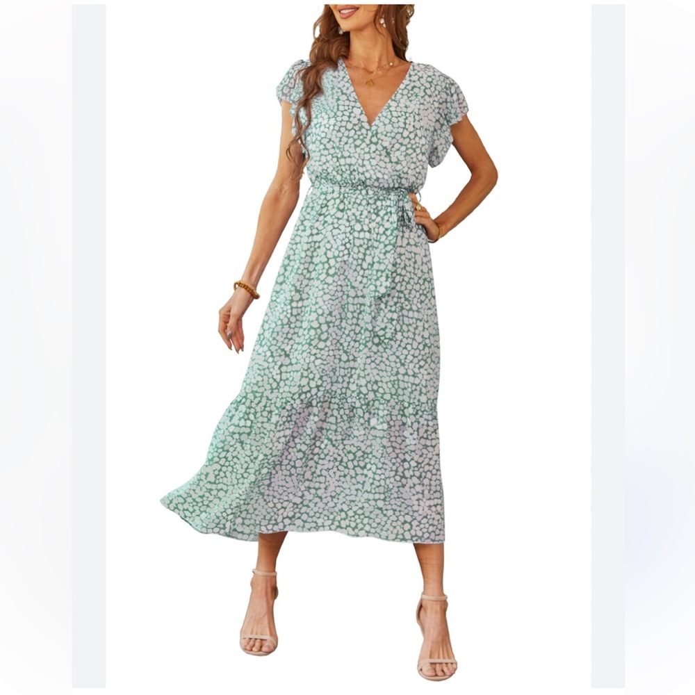 Pretty Garden - Ruffled Sage Green & White Floral V-Neck Maxi Dress - Size Large